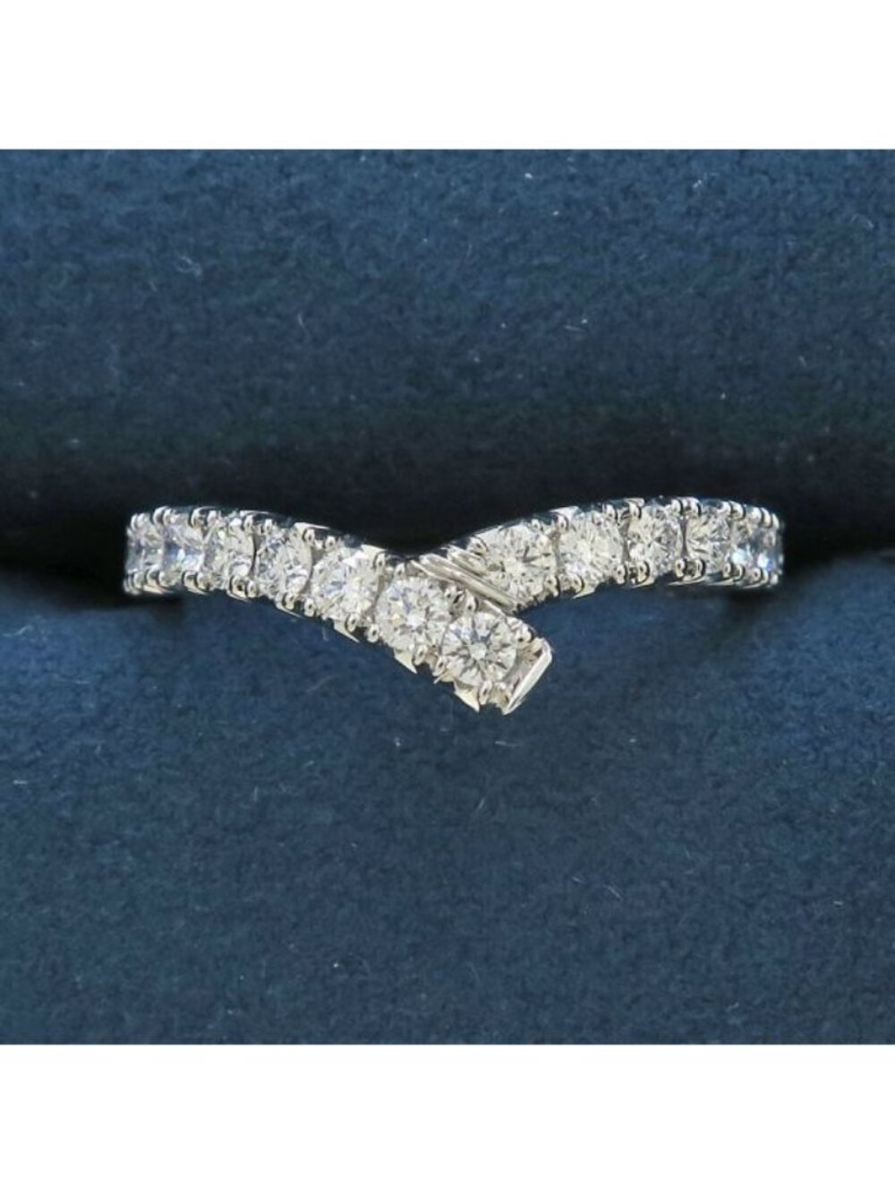 Harry Winston Near Ribbon Band Ring